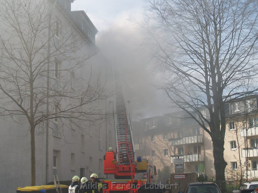 Dachgeschossbrand Koeln Muelheim Duennwalderstr  055.JPG